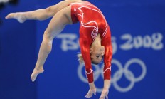 米兰体育官方网站-戈贝尔统治禁区，凯尔特人主场力克浙江队，法国铁塔用实力回应质疑