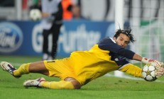 ac米兰体育官网-津门铁血鏖战凤凰城，布伦森孤胆扛旗铸传奇