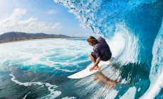 米兰体育入口-赛道上的历史性瞬间，阿斯顿马丁绝杀梅赛德斯，佩雷兹刷新纪录