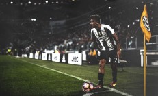 米兰体育下载-马刺对阵火箭，哈利伯顿完成里程碑，一场见证新星崛起的经典对决