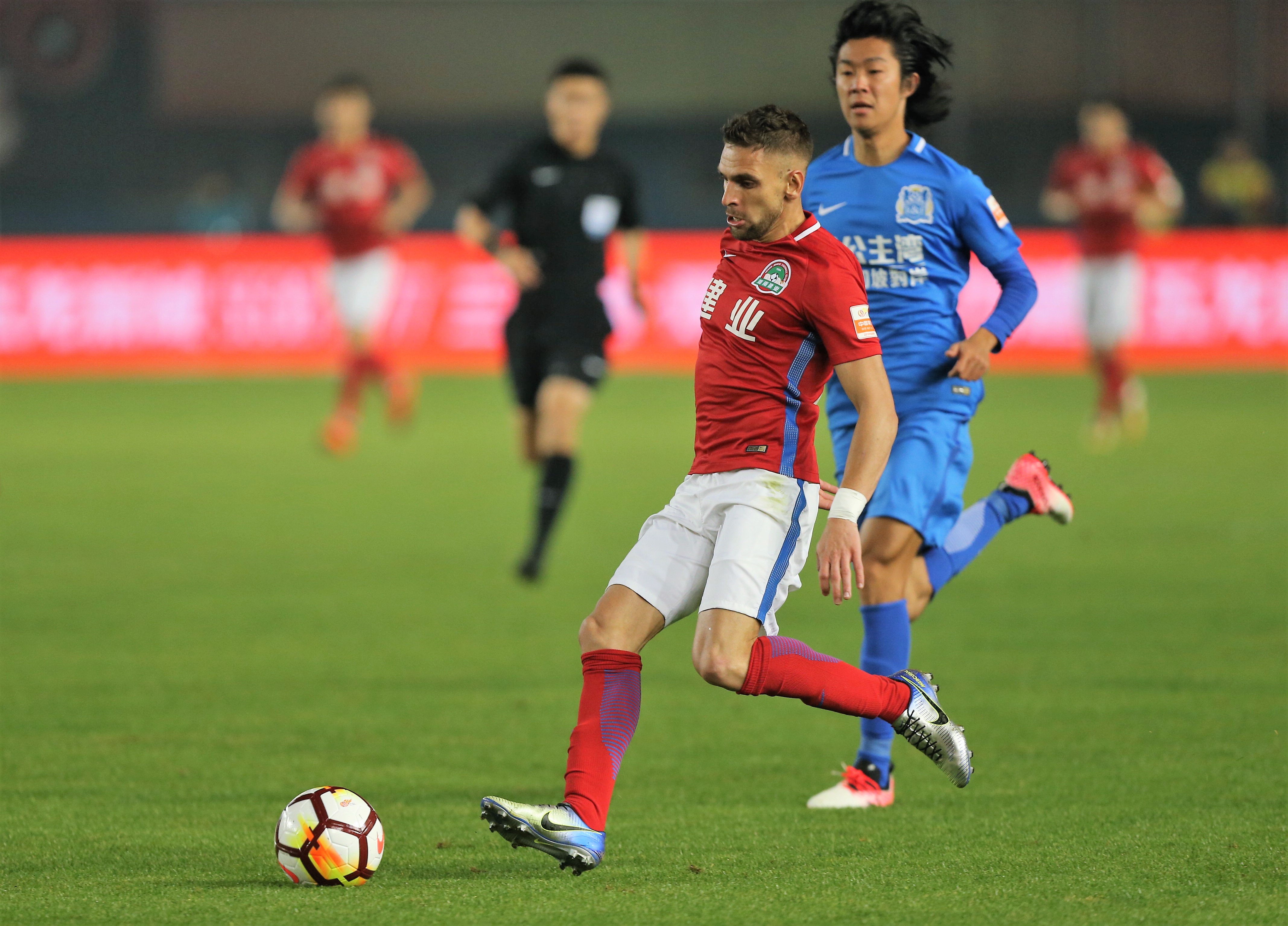 包含广州富力主场憾负重庆斯威，再次失利的词条