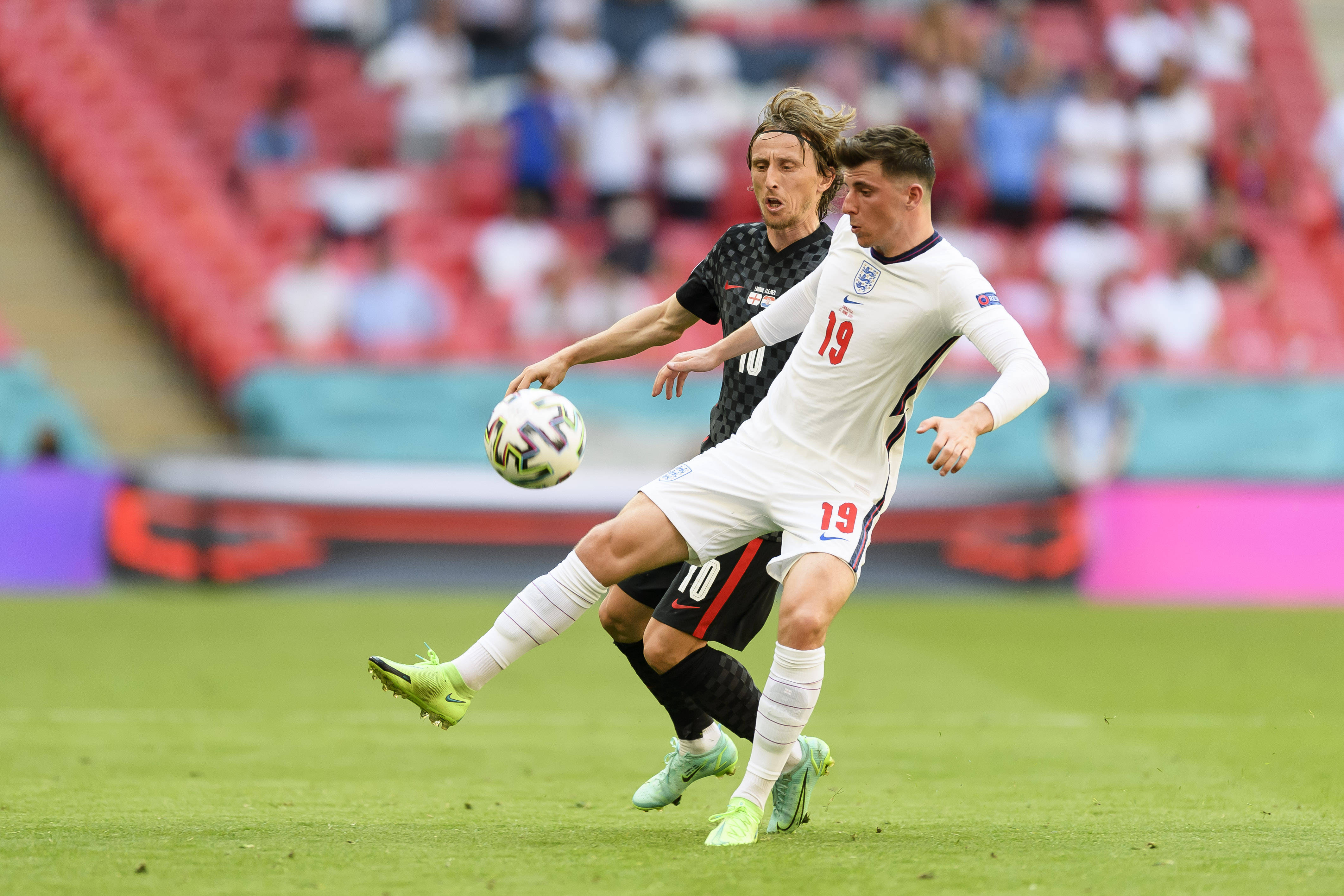 关于斯洛伐克不敌匈牙利，欧预赛比分毫发差距的信息