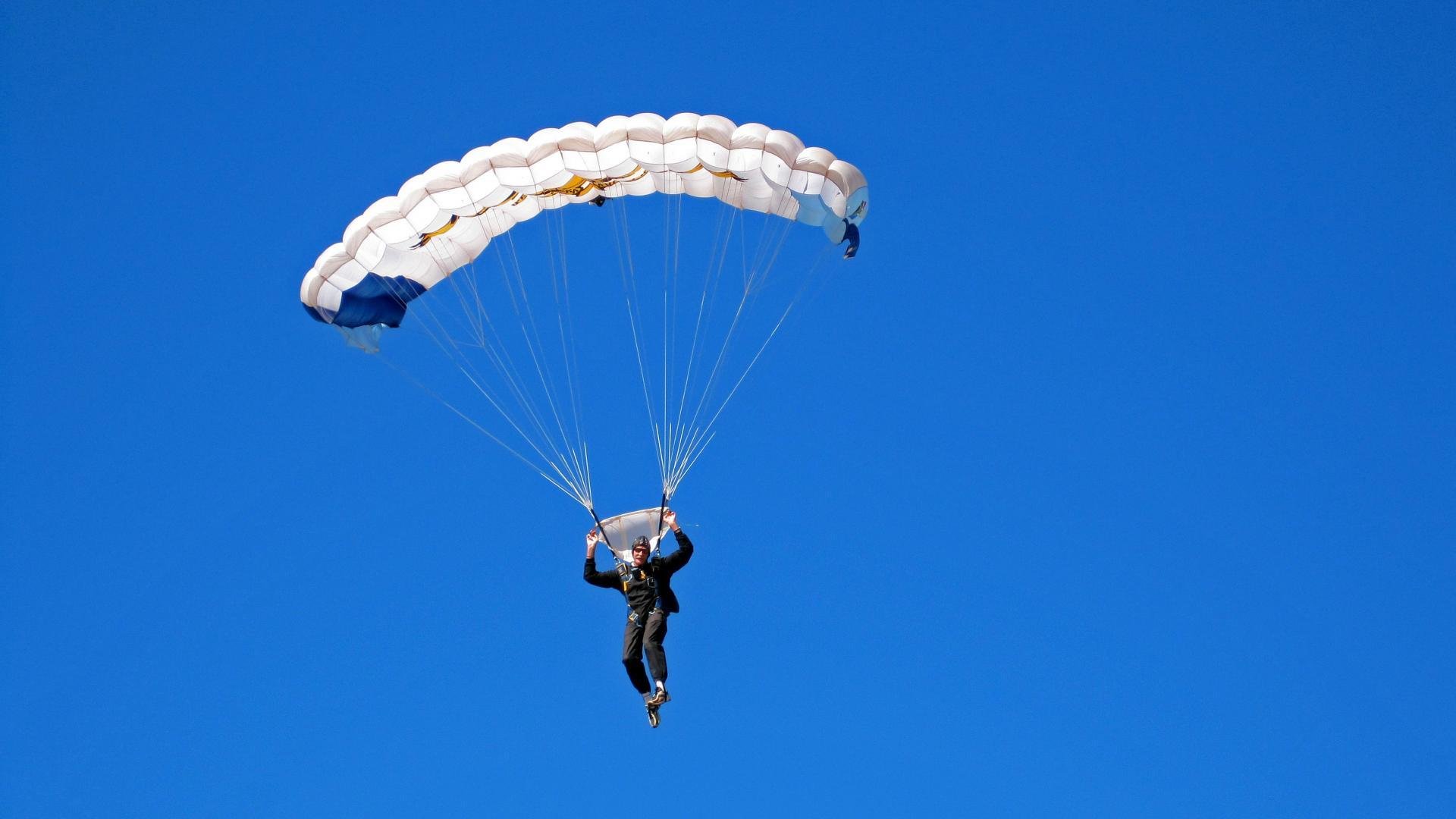 赛道上的血拼,F1街道赛焦点战,马里与巴西的终极对决